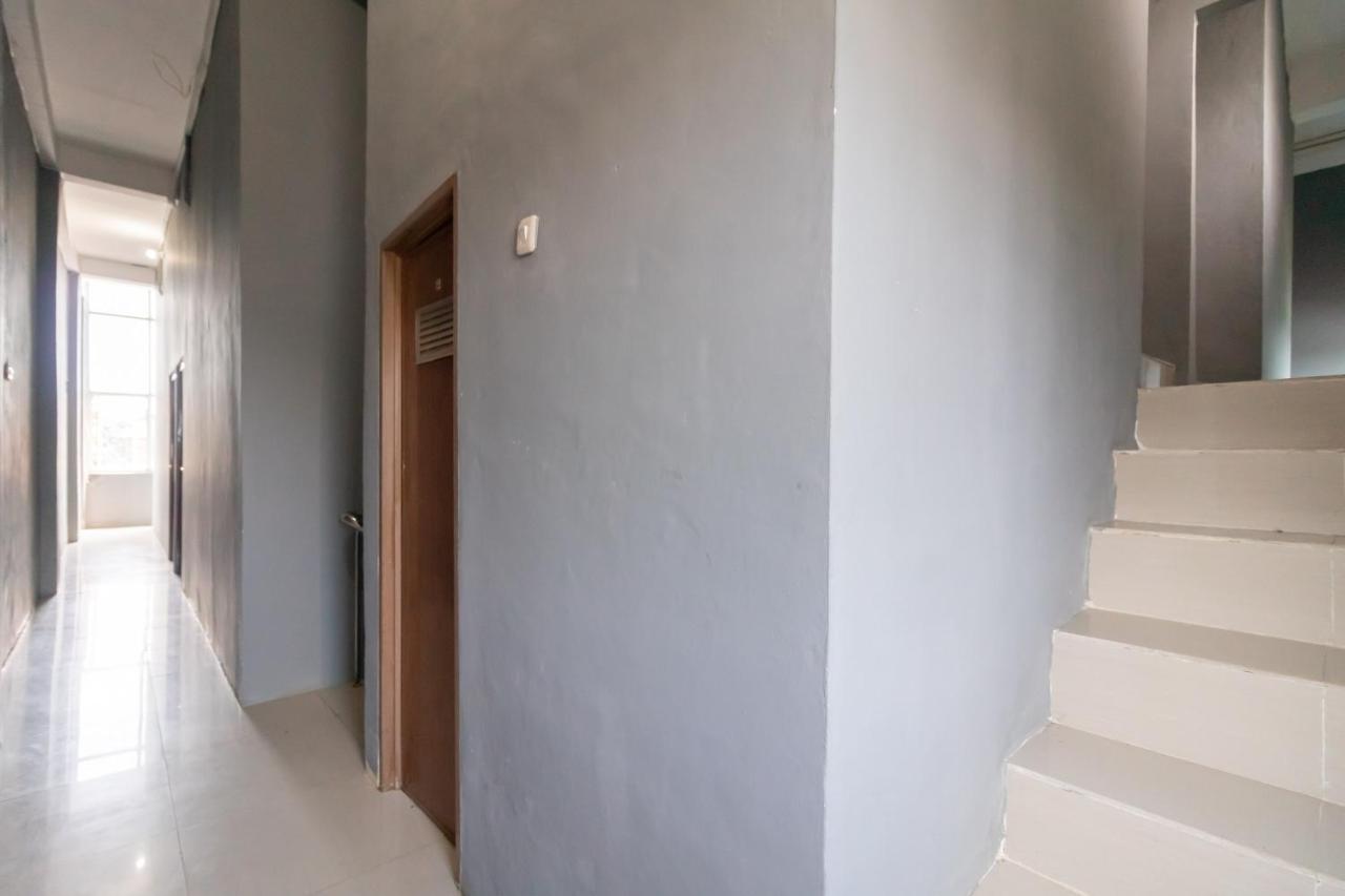 Hotel Reddoorz Near Palembang Trade Center 4 Esterno foto