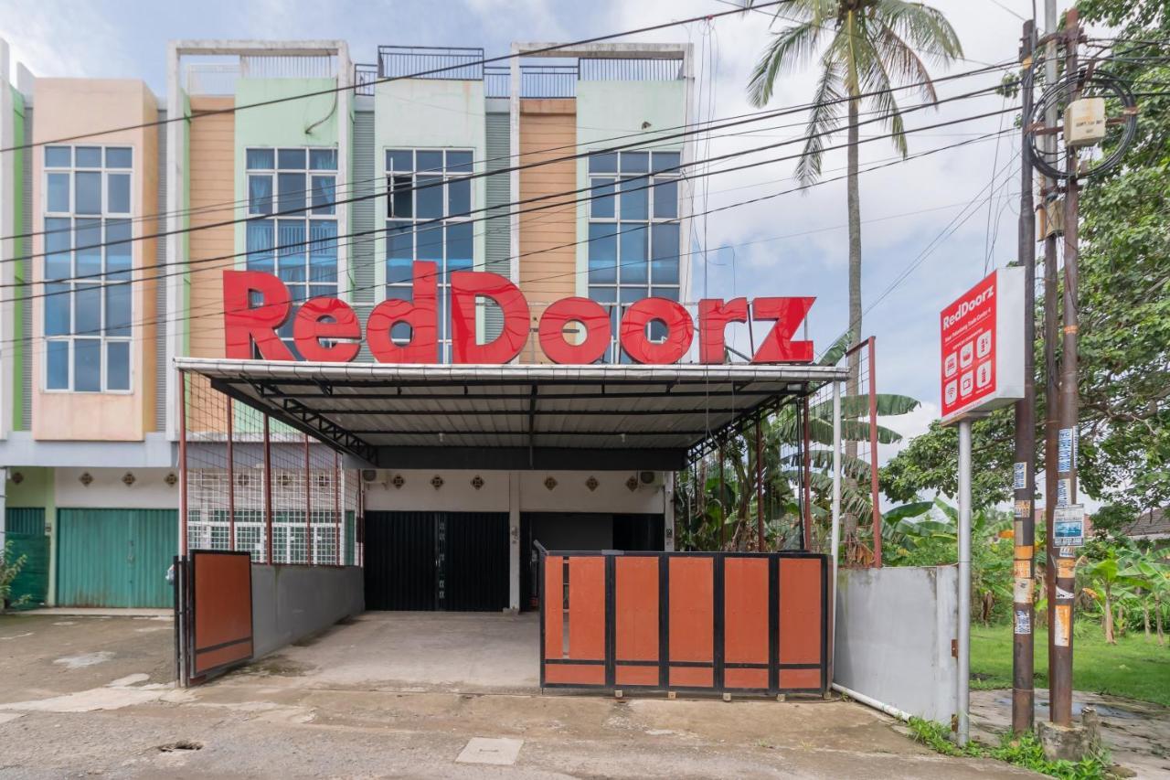 Hotel Reddoorz Near Palembang Trade Center 4 Esterno foto