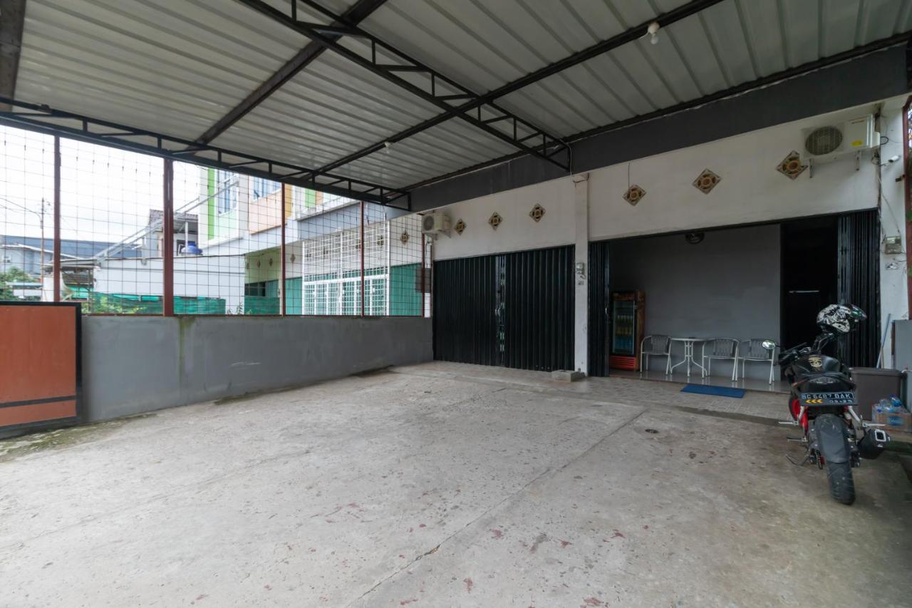 Hotel Reddoorz Near Palembang Trade Center 4 Esterno foto