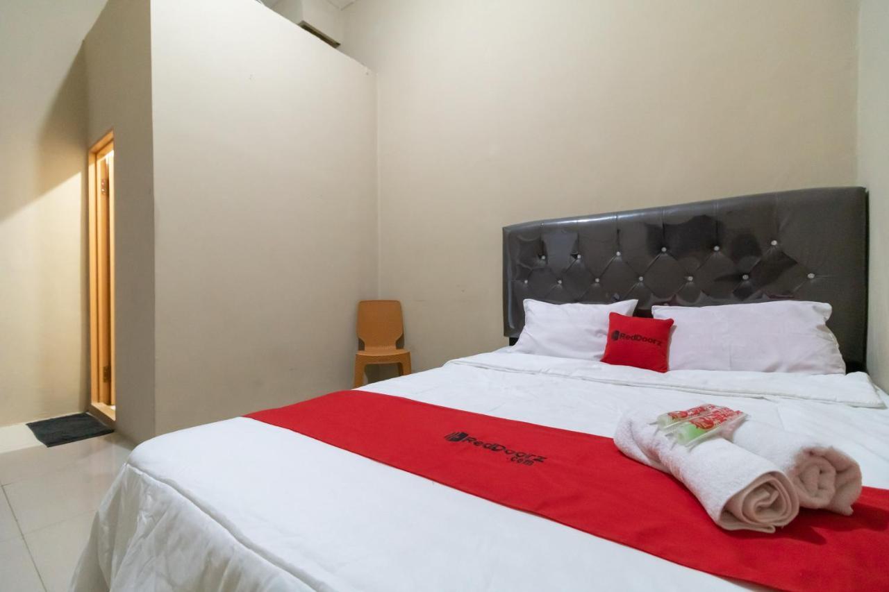 Hotel Reddoorz Near Palembang Trade Center 4 Esterno foto