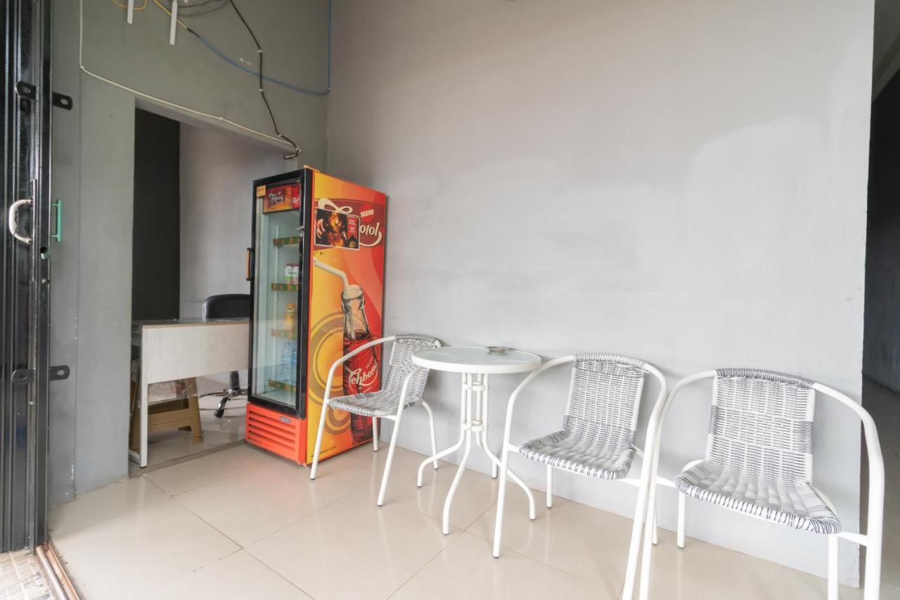 Hotel Reddoorz Near Palembang Trade Center 4 Esterno foto