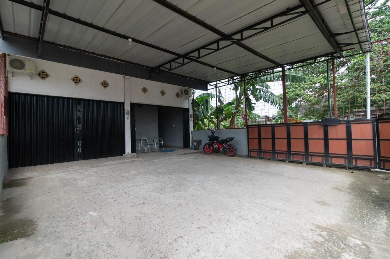 Hotel Reddoorz Near Palembang Trade Center 4 Esterno foto